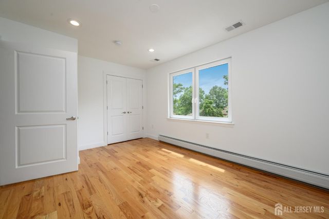 74 Woosamonsa Road, Pennington, NJ 08534