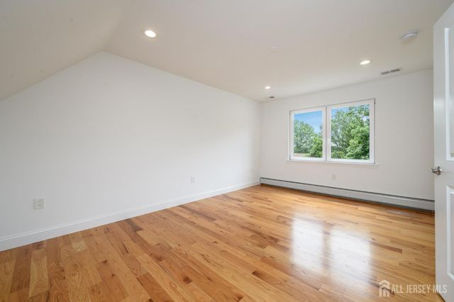 74 Woosamonsa Road, Pennington, NJ 08534