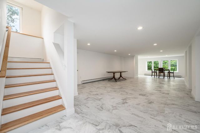 74 Woosamonsa Road, Pennington, NJ 08534