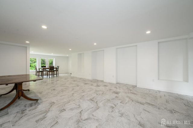 74 Woosamonsa Road, Pennington, NJ 08534