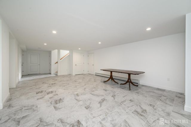 74 Woosamonsa Road, Pennington, NJ 08534