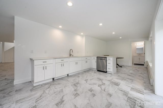 74 Woosamonsa Road, Pennington, NJ 08534