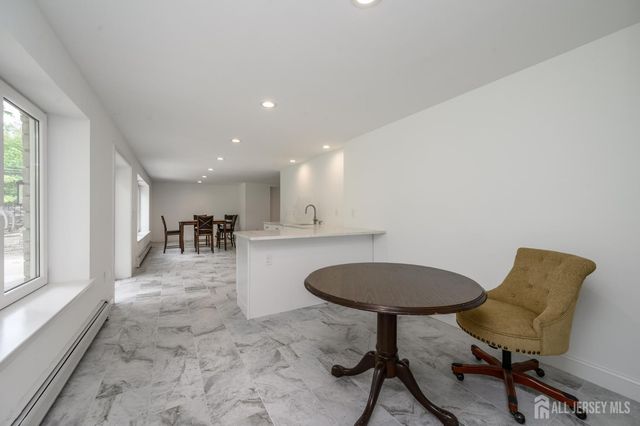 74 Woosamonsa Road, Pennington, NJ 08534