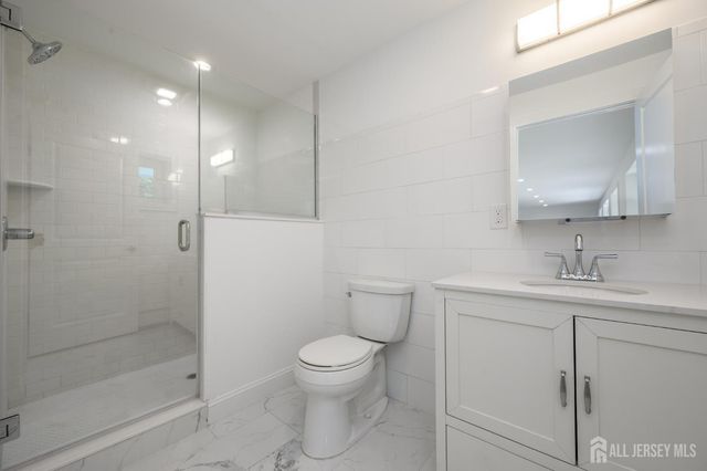 74 Woosamonsa Road, Pennington, NJ 08534