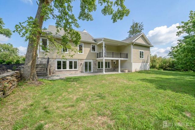 74 Woosamonsa Road, Pennington, NJ 08534