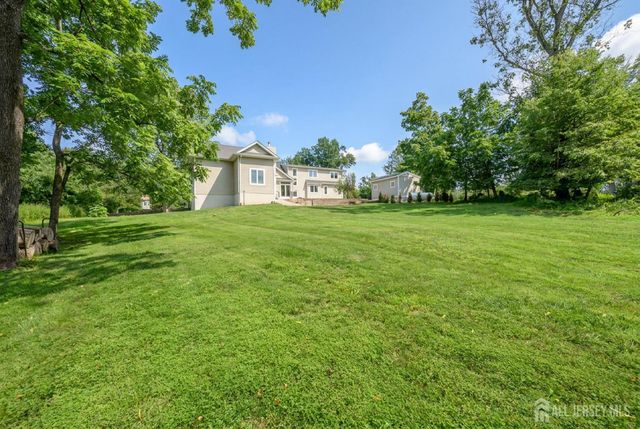74 Woosamonsa Road, Pennington, NJ 08534