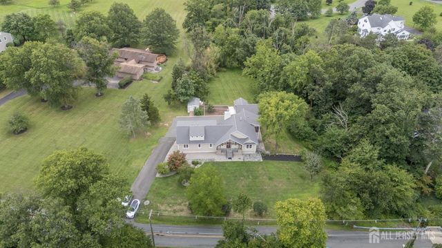 74 Woosamonsa Road, Pennington, NJ 08534