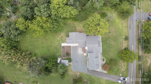 74 Woosamonsa Road, Pennington, NJ 08534