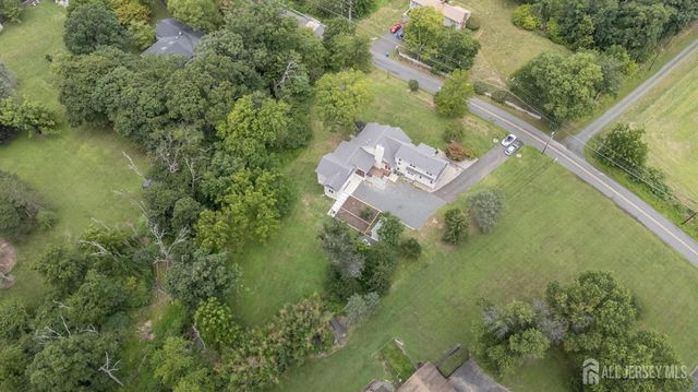 74 Woosamonsa Road, Pennington, NJ 08534