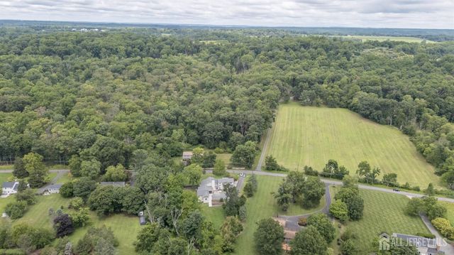 74 Woosamonsa Road, Pennington, NJ 08534