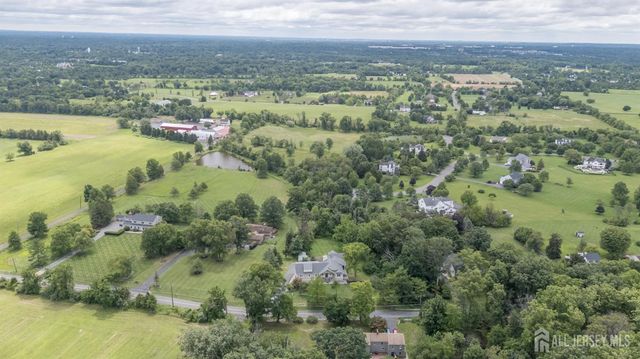 74 Woosamonsa Road, Pennington, NJ 08534