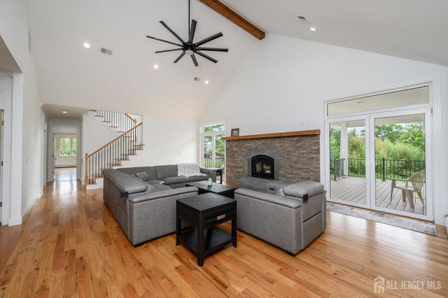 74 Woosamonsa Road, Pennington, NJ 08534