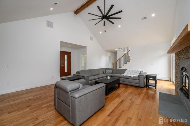 74 Woosamonsa Road, Pennington, NJ 08534
