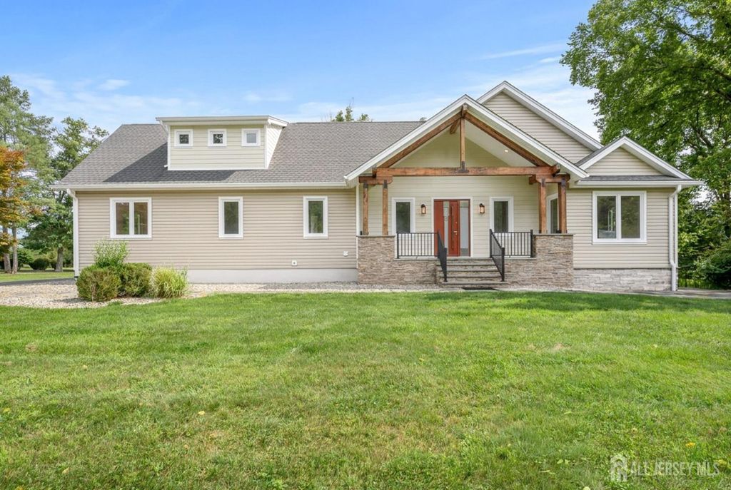 74 Woosamonsa Road, Pennington, NJ 08534
