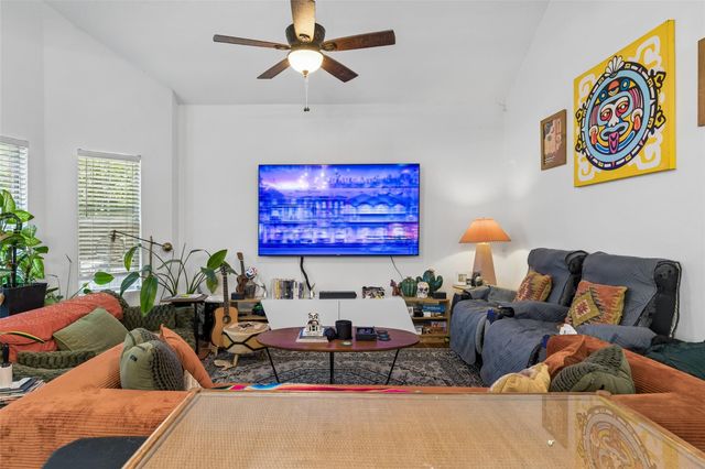 922 Bayonne Street, Dallas, TX 75212