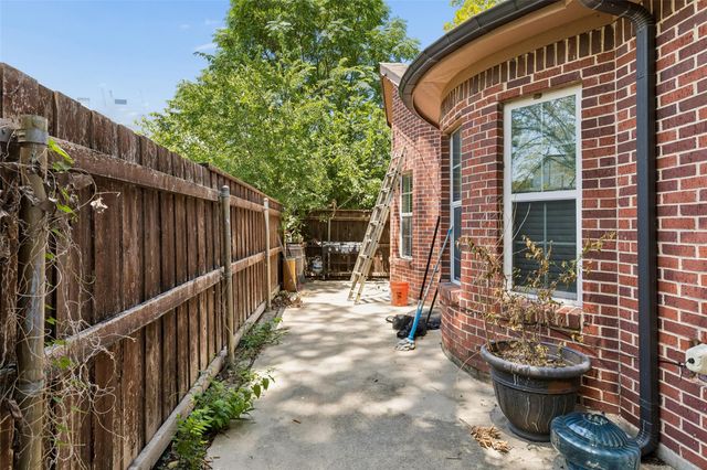 922 Bayonne Street, Dallas, TX 75212