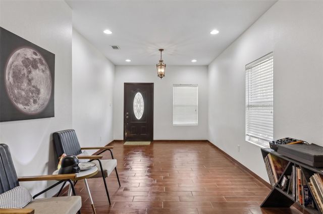 922 Bayonne Street, Dallas, TX 75212