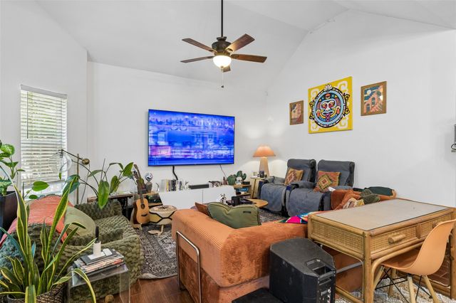922 Bayonne Street, Dallas, TX 75212