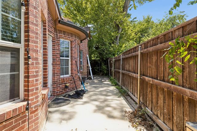 922 Bayonne Street, Dallas, TX 75212