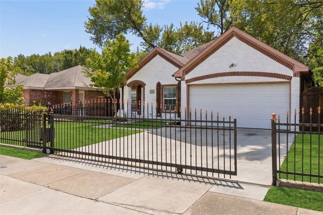 922 Bayonne Street, Dallas, TX 75212