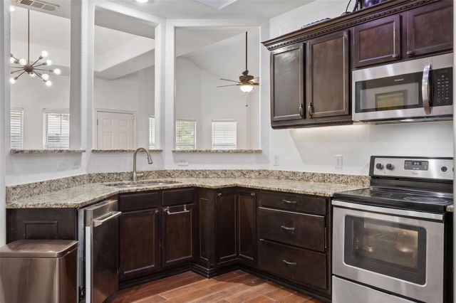 922 Bayonne Street, Dallas, TX 75212