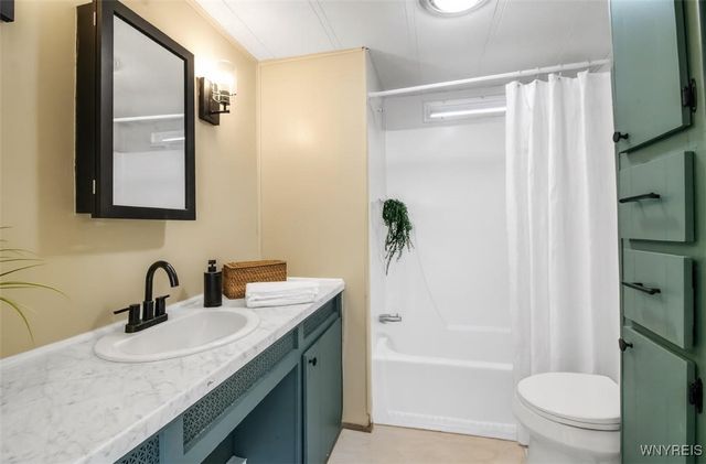 44 Lakewood Village Drive, Shelby, NY 14103