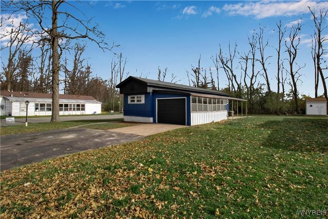 44 Lakewood Village Drive, Shelby, NY 14103