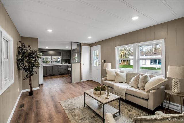 44 Lakewood Village Drive, Shelby, NY 14103