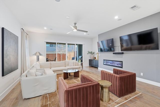 1925 N Prairie Avenue, Dallas, TX 75204