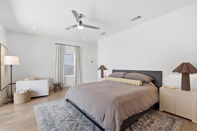 1925 N Prairie Avenue, Dallas, TX 75204