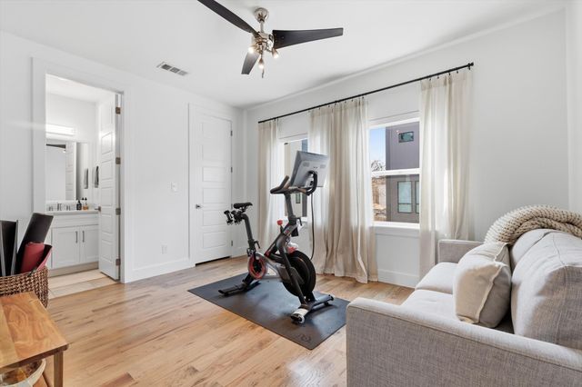 1925 N Prairie Avenue, Dallas, TX 75204