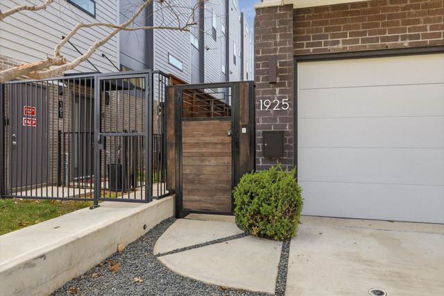 1925 N Prairie Avenue, Dallas, TX 75204