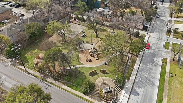 1925 N Prairie Avenue, Dallas, TX 75204