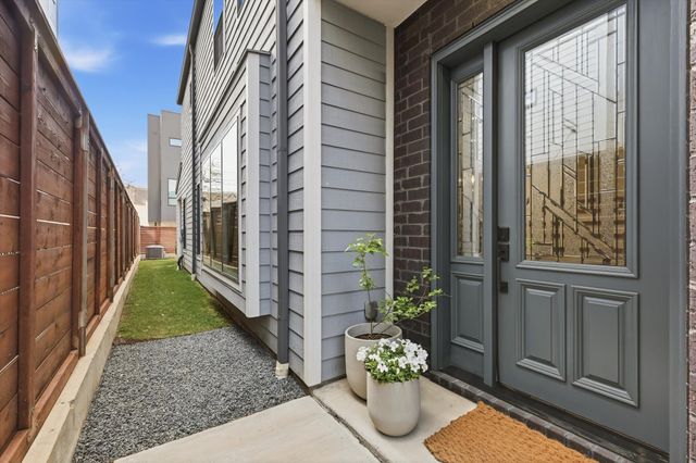 1925 N Prairie Avenue, Dallas, TX 75204