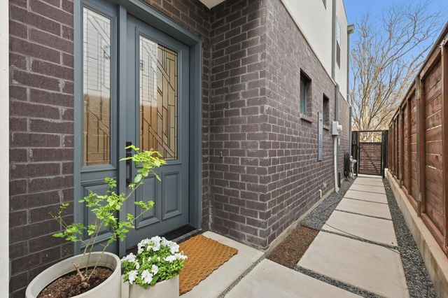 1925 N Prairie Avenue, Dallas, TX 75204