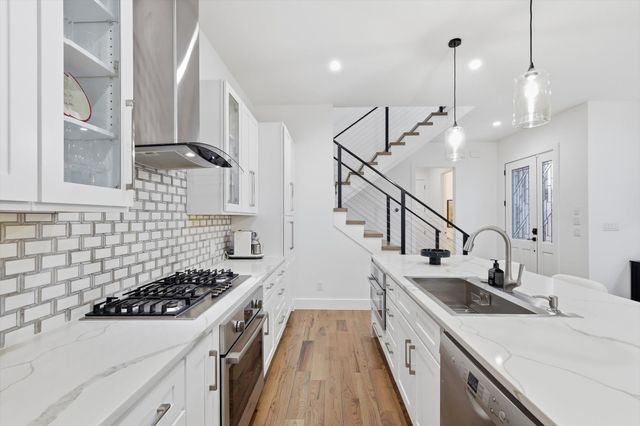 1925 N Prairie Avenue, Dallas, TX 75204