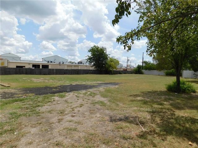 8014 Blossom Lane, Dallas, TX 75227