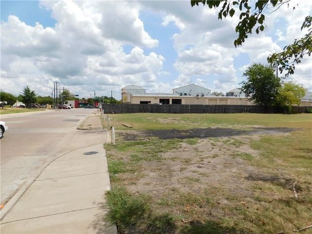 8014 Blossom Lane, Dallas, TX 75227