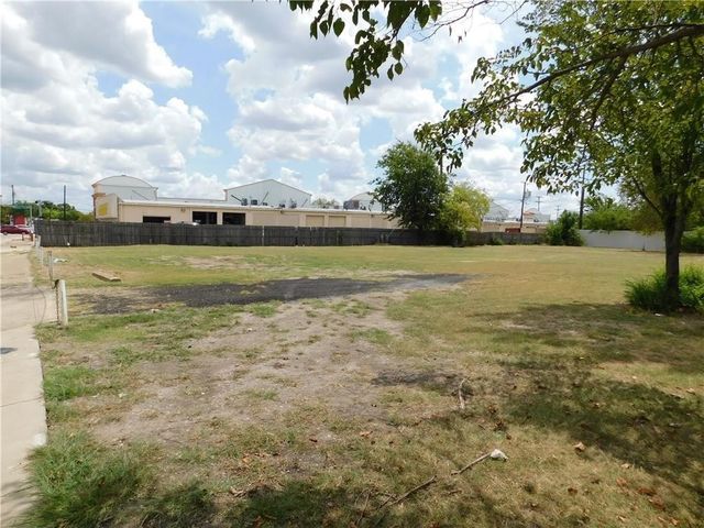 8014 Blossom Lane, Dallas, TX 75227