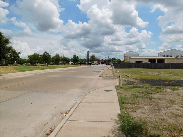 8014 Blossom Lane, Dallas, TX 75227