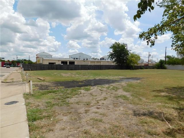 8014 Blossom Lane, Dallas, TX 75227