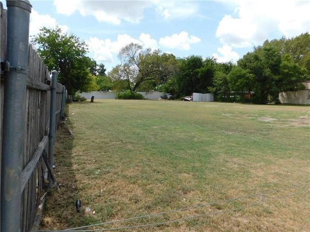 8014 Blossom Lane, Dallas, TX 75227