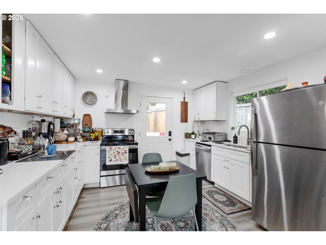 7943 Sw 17TH Ave, Portland, OR 97219