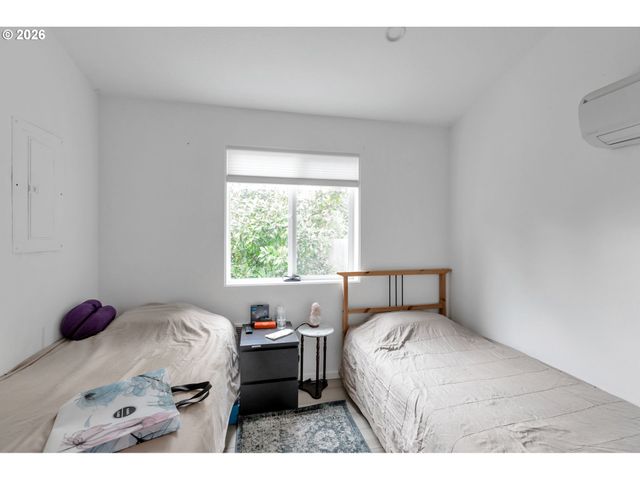 7943 Sw 17TH Ave, Portland, OR 97219