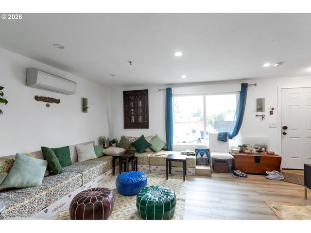 7943 Sw 17TH Ave, Portland, OR 97219