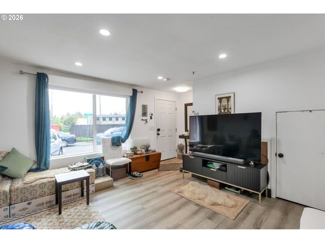 7943 Sw 17TH Ave, Portland, OR 97219