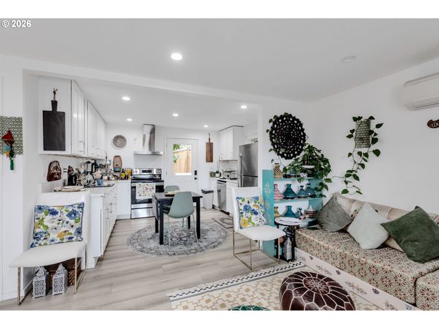 7943 Sw 17TH Ave, Portland, OR 97219