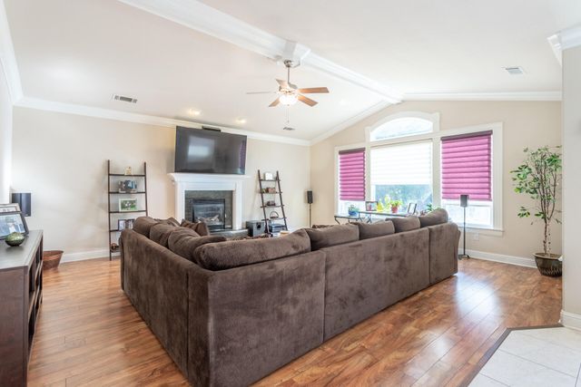 2877 Green Riffle Road, Redding, CA 96002