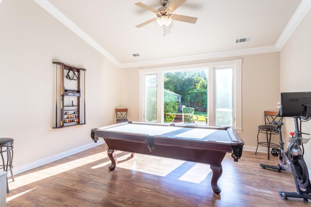 2877 Green Riffle Road, Redding, CA 96002