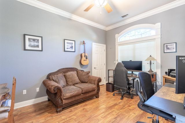 2877 Green Riffle Road, Redding, CA 96002